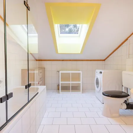 Lakeside Apartment *